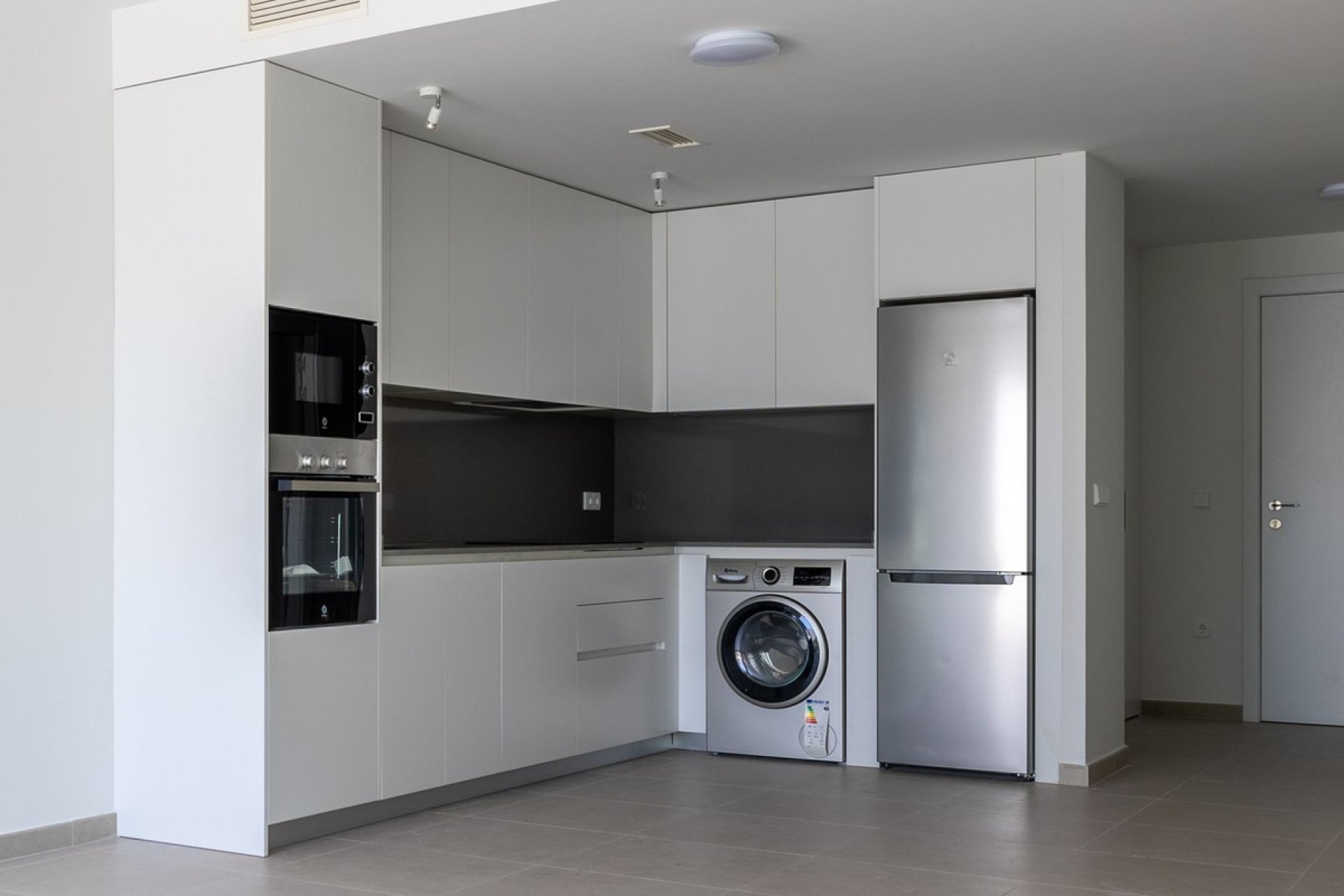 Resale - Apartment - Middle Floor Apartment - Estepona - Cancelada