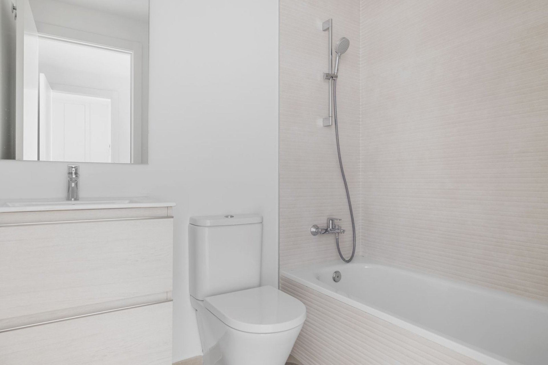 Resale - Apartment - Middle Floor Apartment - Estepona - Cancelada