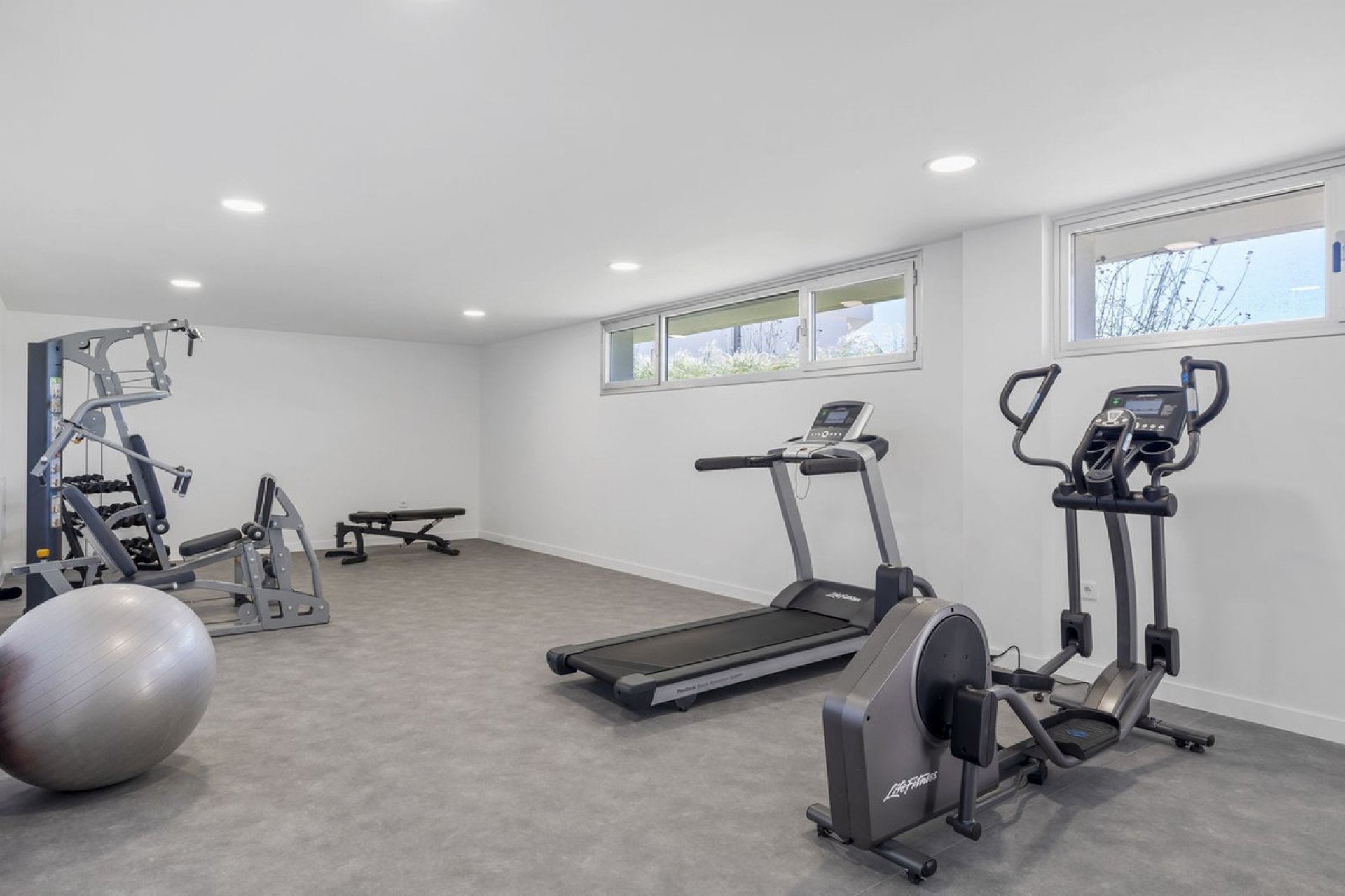 Resale - Apartment - Middle Floor Apartment - Estepona - Cancelada