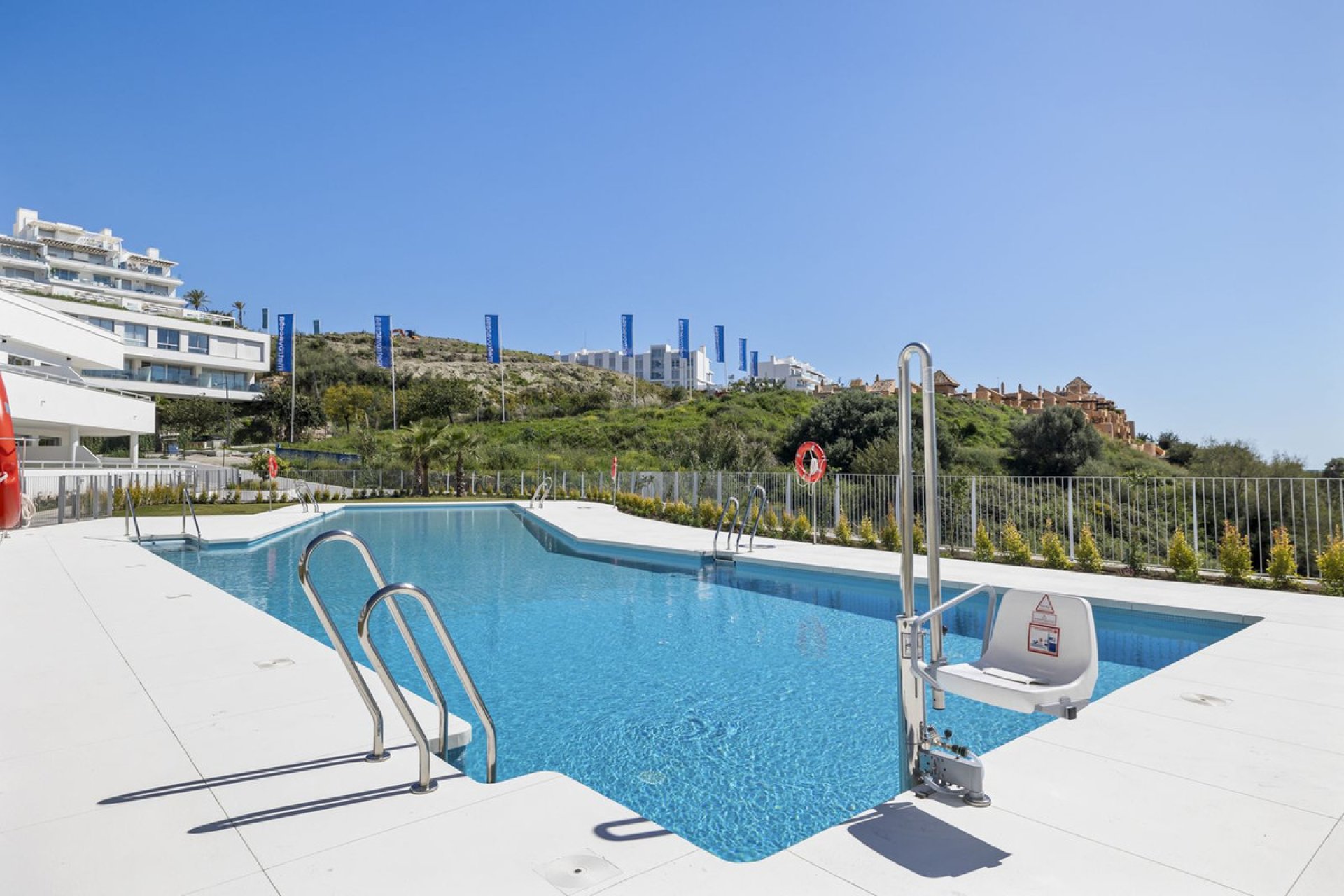 Resale - Apartment - Middle Floor Apartment - Estepona - Cancelada