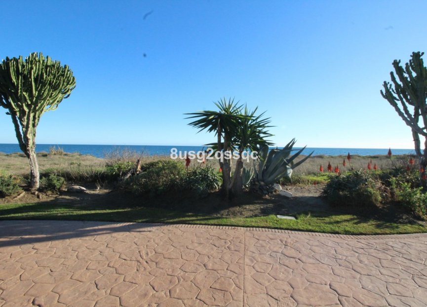 Resale - Apartment - Middle Floor Apartment - Estepona - Costalita