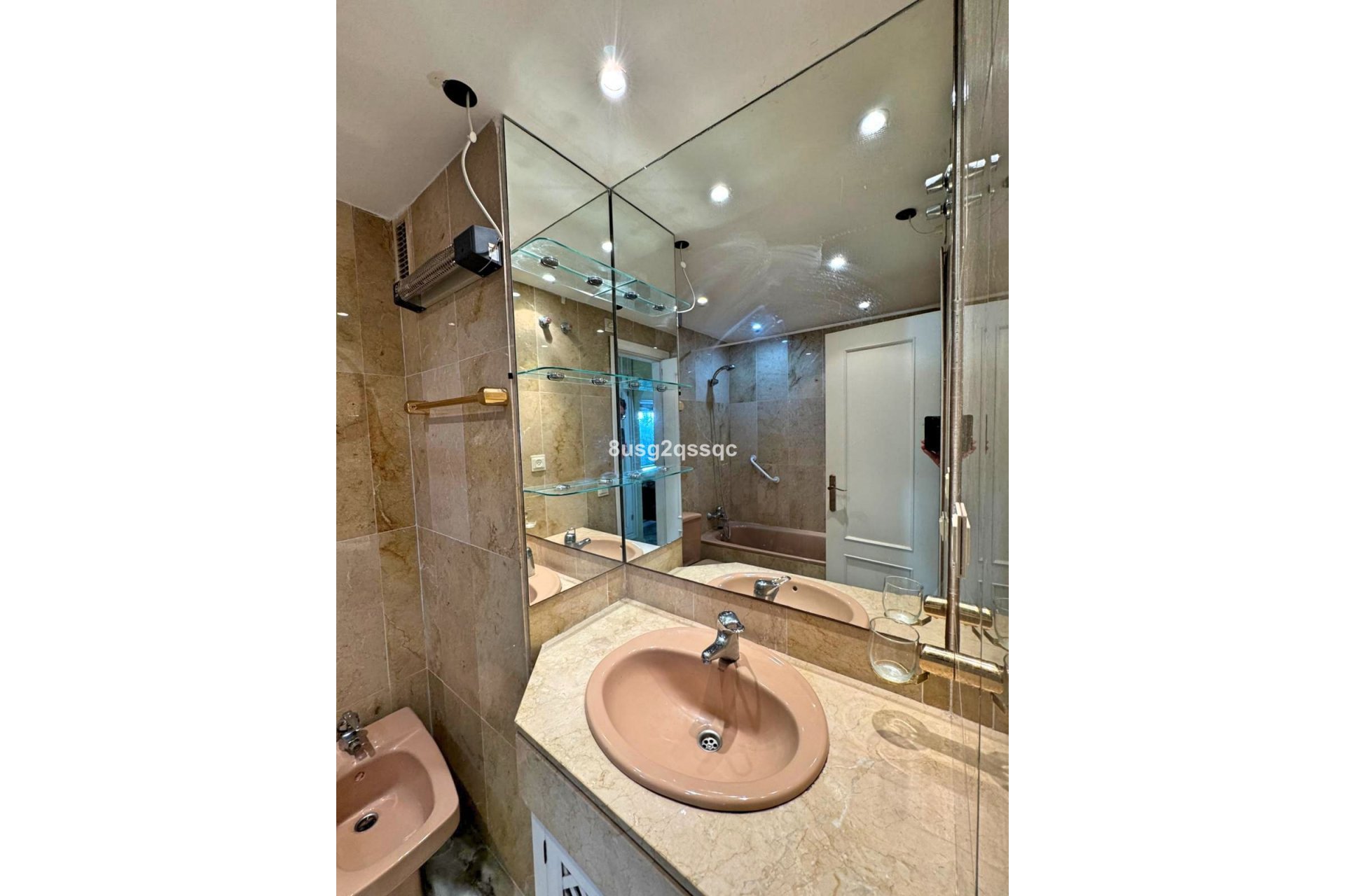 Resale - Apartment - Middle Floor Apartment - Estepona - Costalita