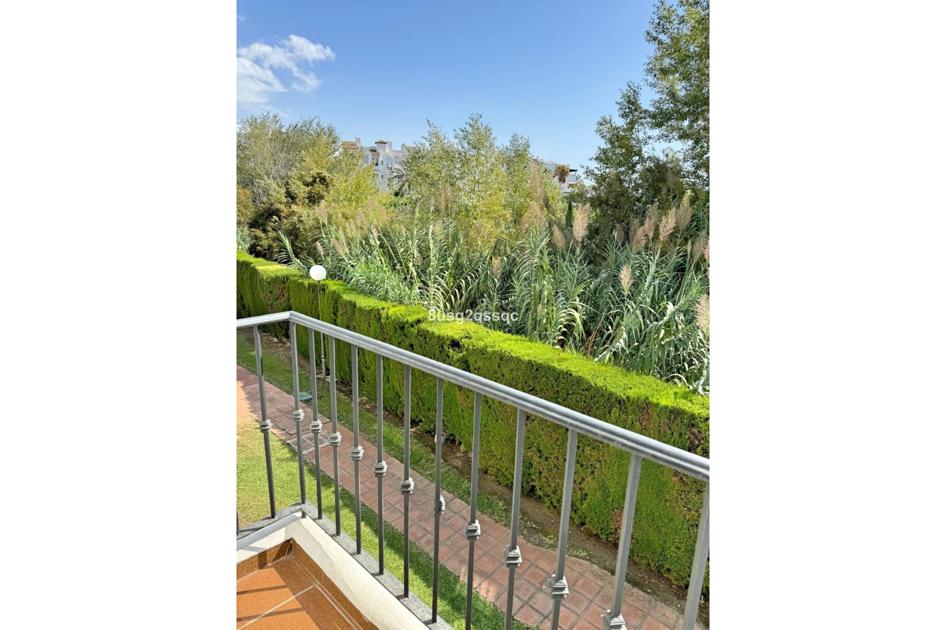 Resale - Apartment - Middle Floor Apartment - Estepona - Costalita