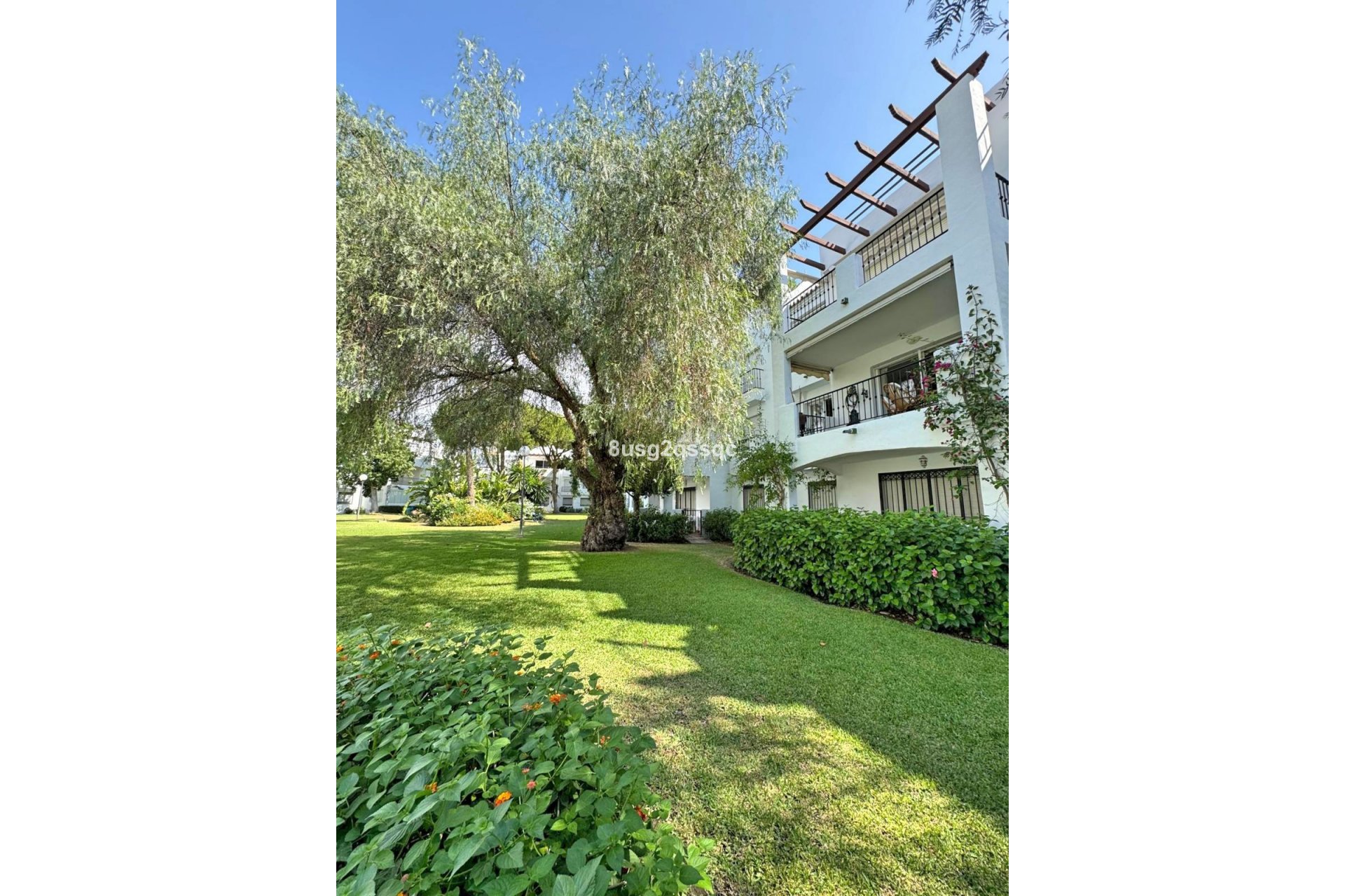 Resale - Apartment - Middle Floor Apartment - Estepona - Costalita