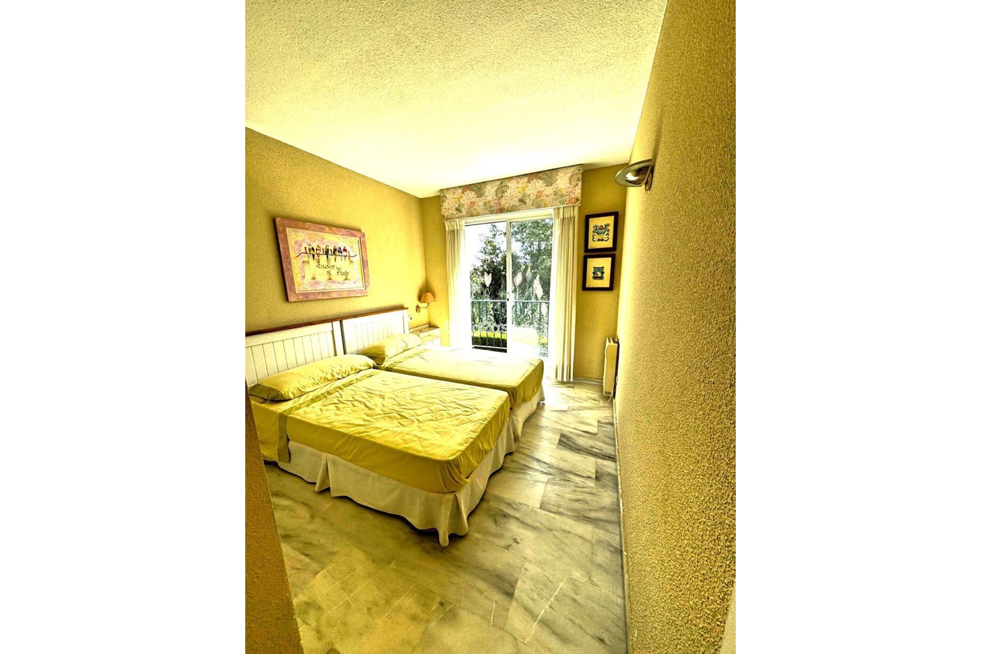 Resale - Apartment - Middle Floor Apartment - Estepona - Costalita