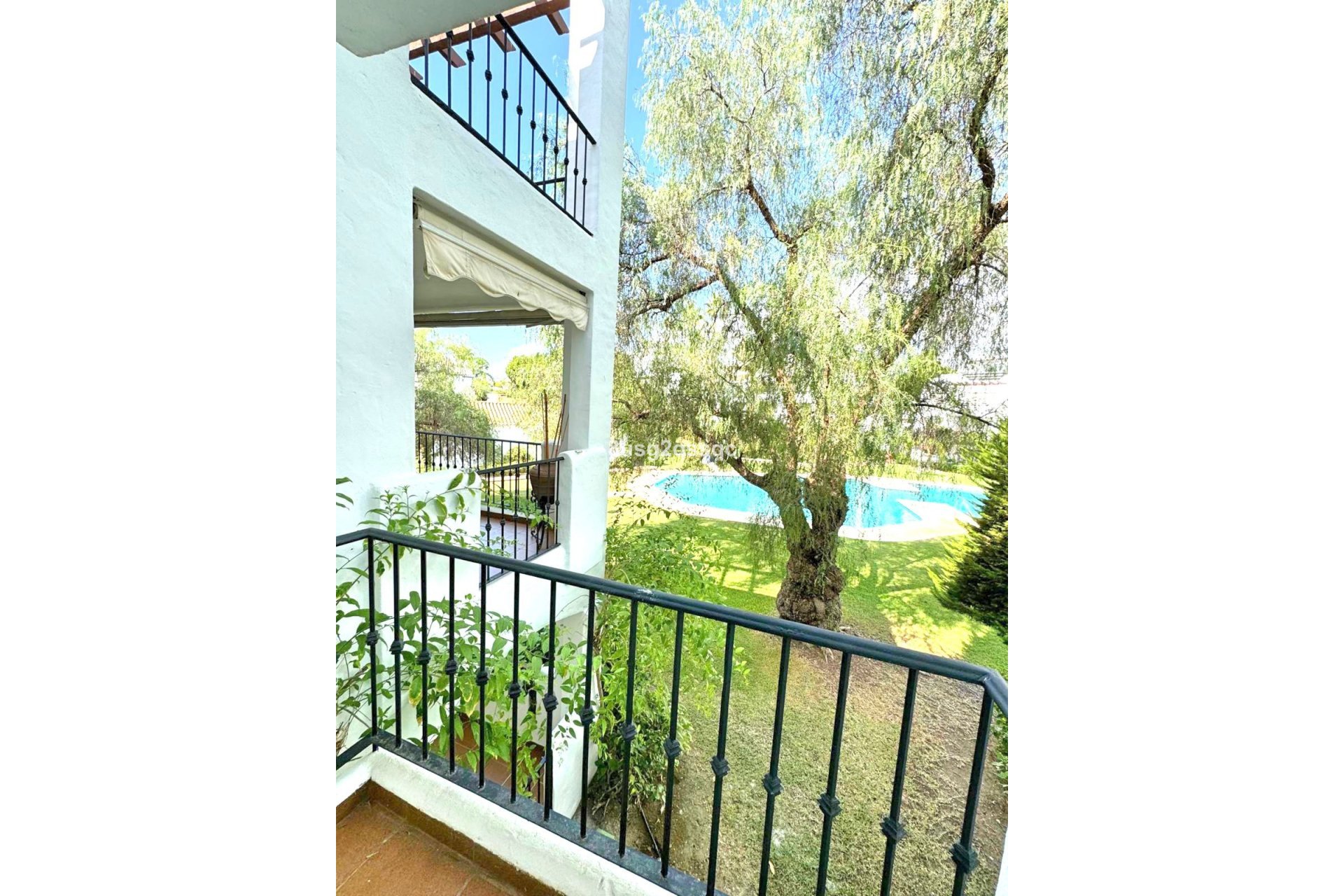 Resale - Apartment - Middle Floor Apartment - Estepona - Costalita