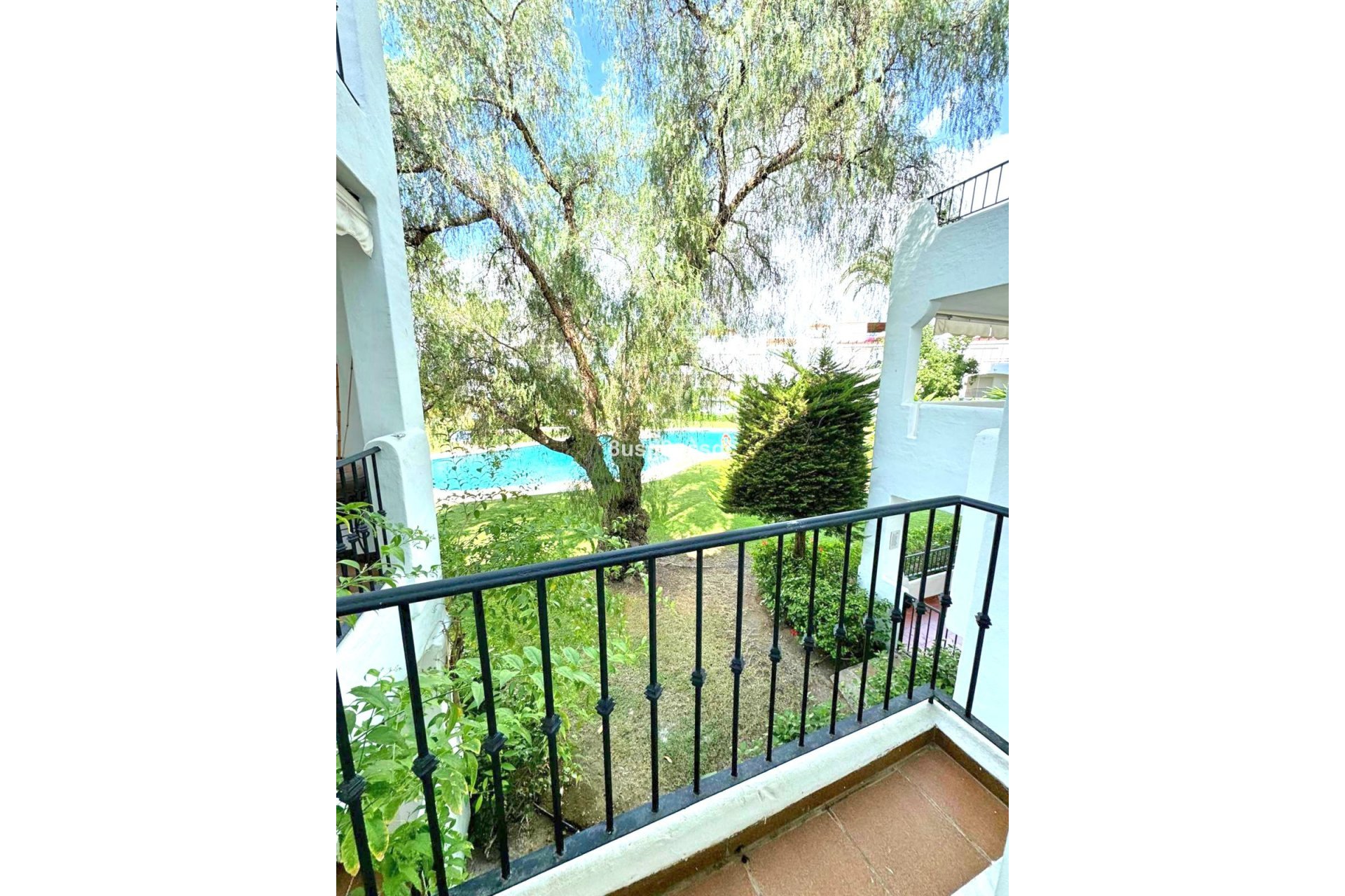 Resale - Apartment - Middle Floor Apartment - Estepona - Costalita