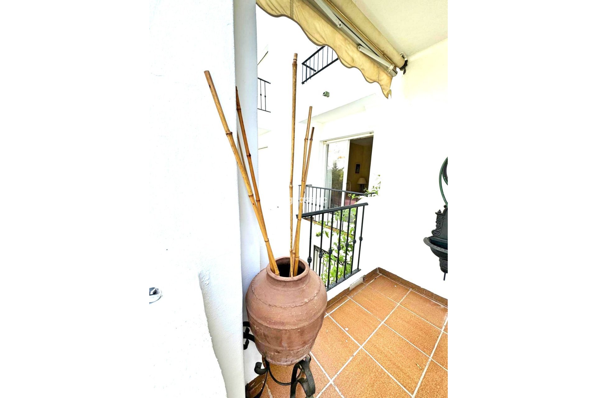 Resale - Apartment - Middle Floor Apartment - Estepona - Costalita