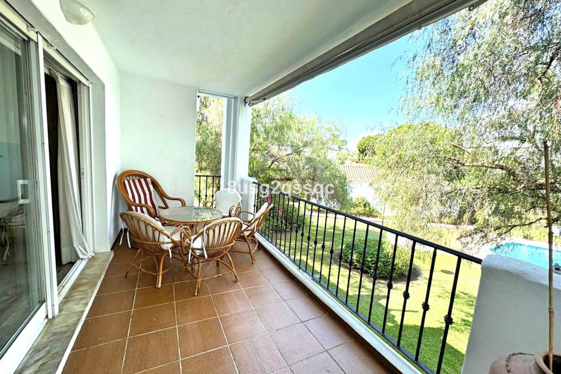 Resale - Apartment - Middle Floor Apartment - Estepona - Costalita