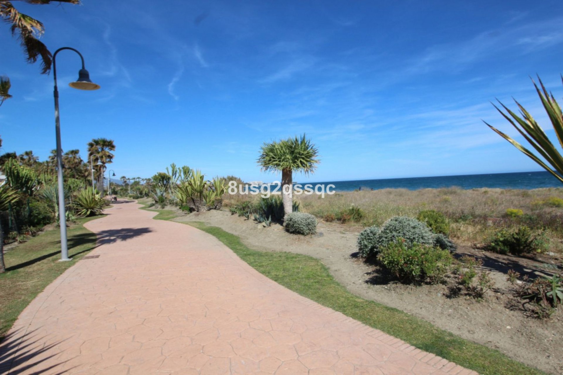 Resale - Apartment - Middle Floor Apartment - Estepona - Costalita