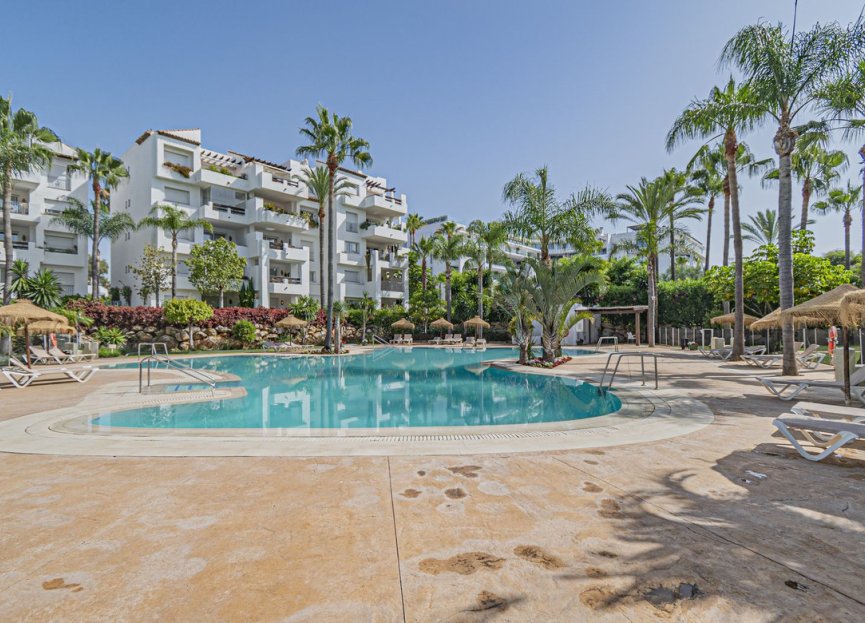 Resale - Apartment - Middle Floor Apartment - Estepona - Costalita