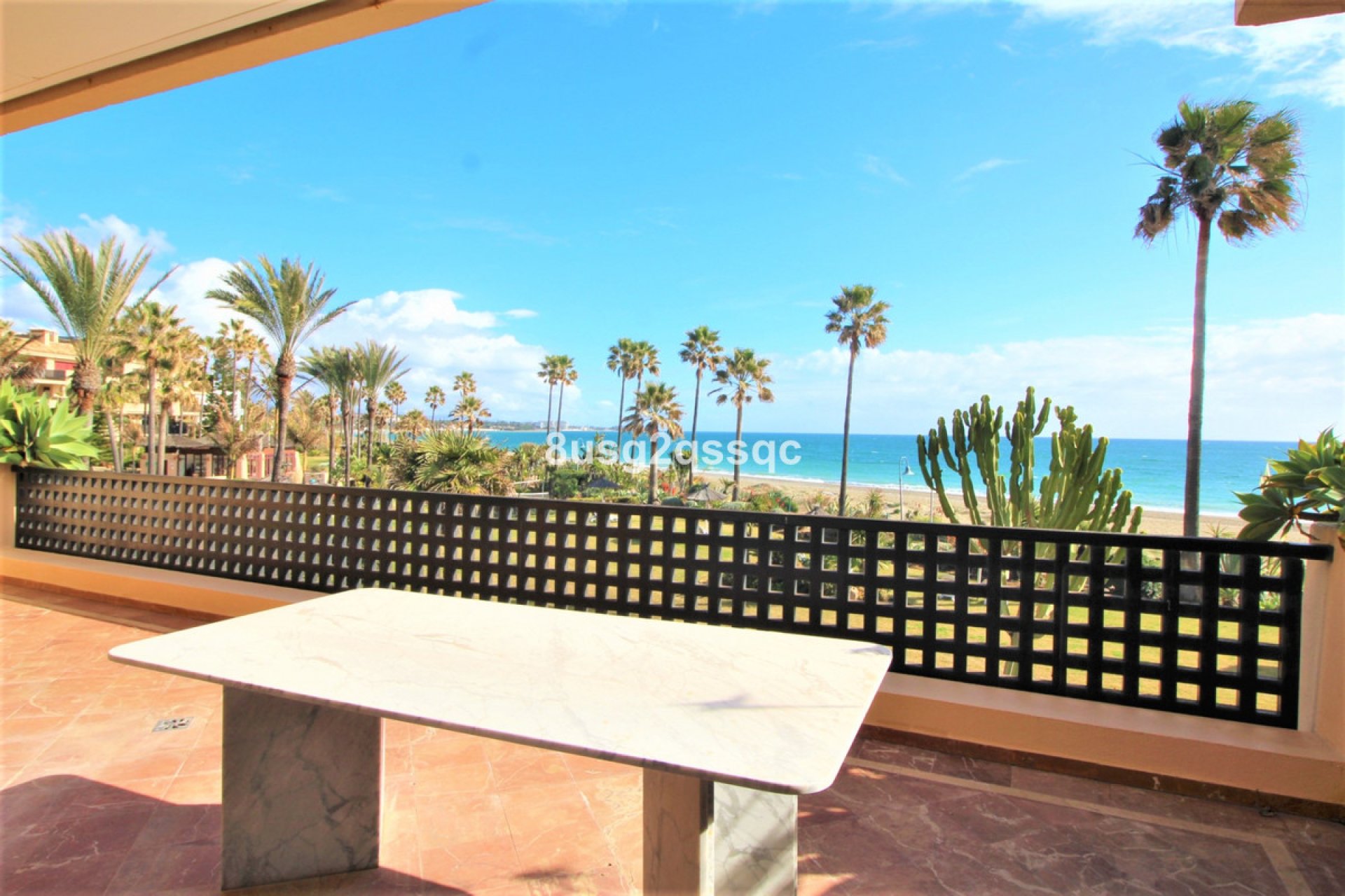 Resale - Apartment - Middle Floor Apartment - Estepona - Costalita