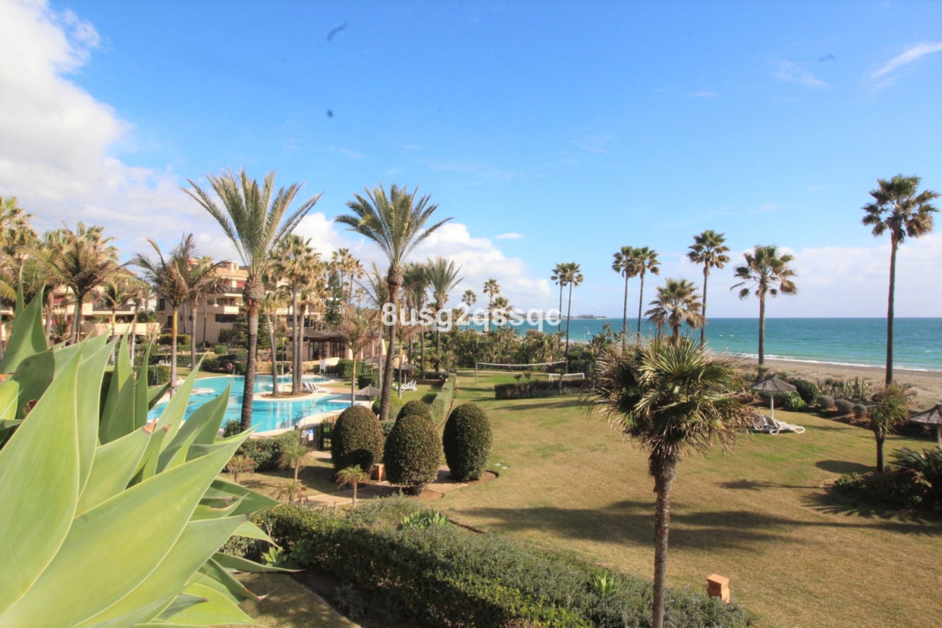 Resale - Apartment - Middle Floor Apartment - Estepona - Costalita