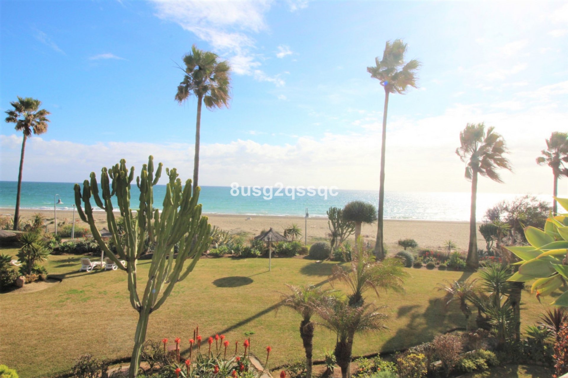 Resale - Apartment - Middle Floor Apartment - Estepona - Costalita