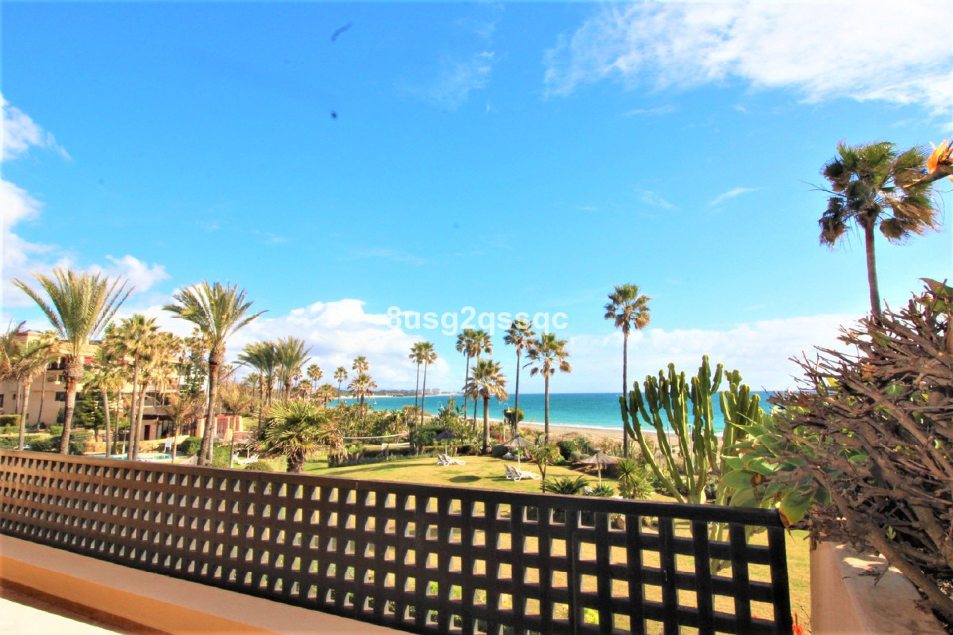 Resale - Apartment - Middle Floor Apartment - Estepona - Costalita