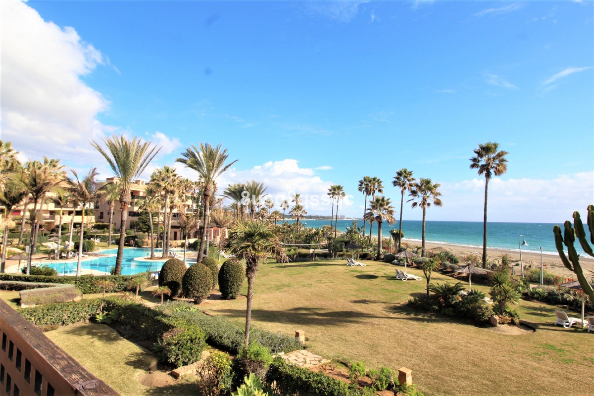 Resale - Apartment - Middle Floor Apartment - Estepona - Costalita