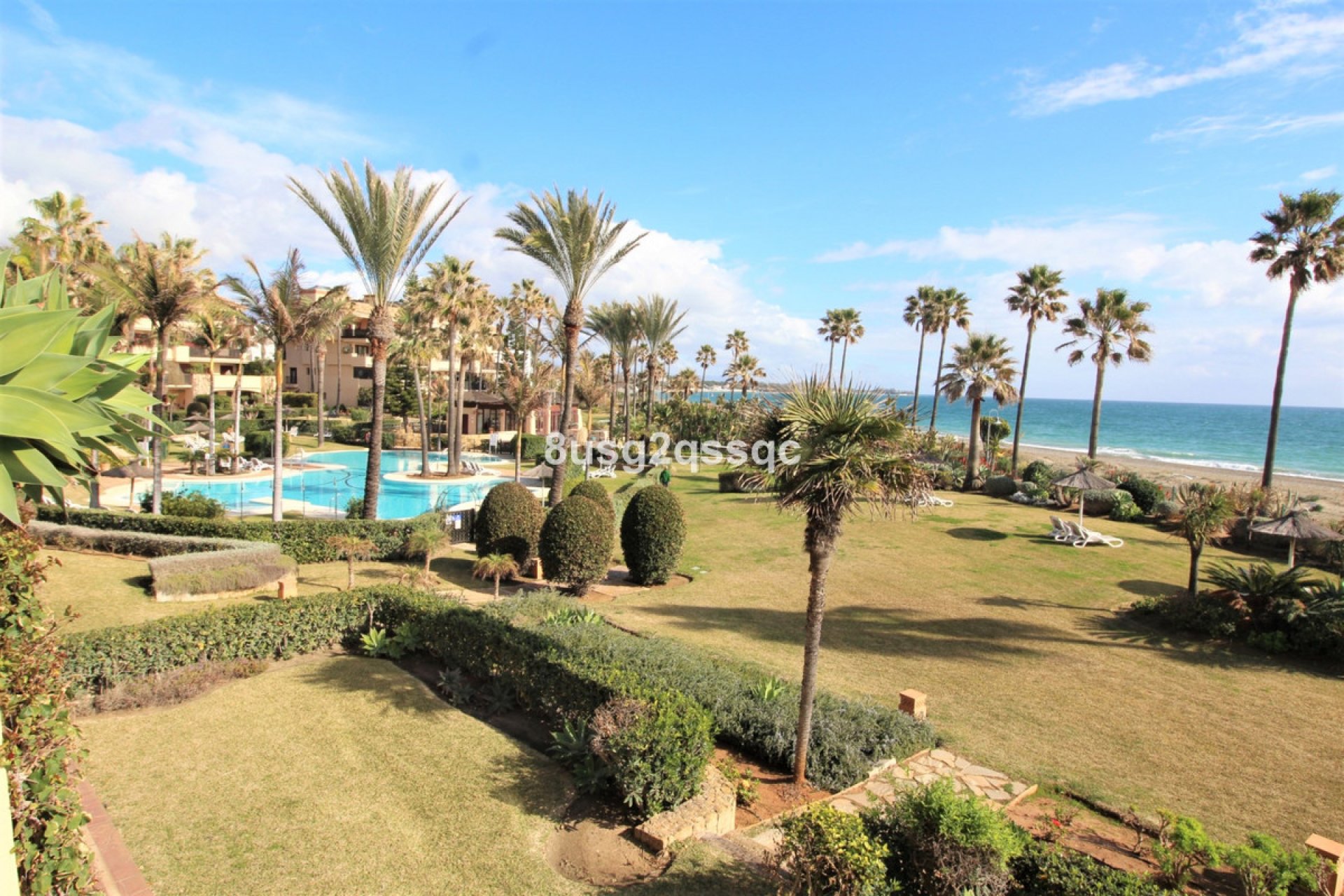 Resale - Apartment - Middle Floor Apartment - Estepona - Costalita