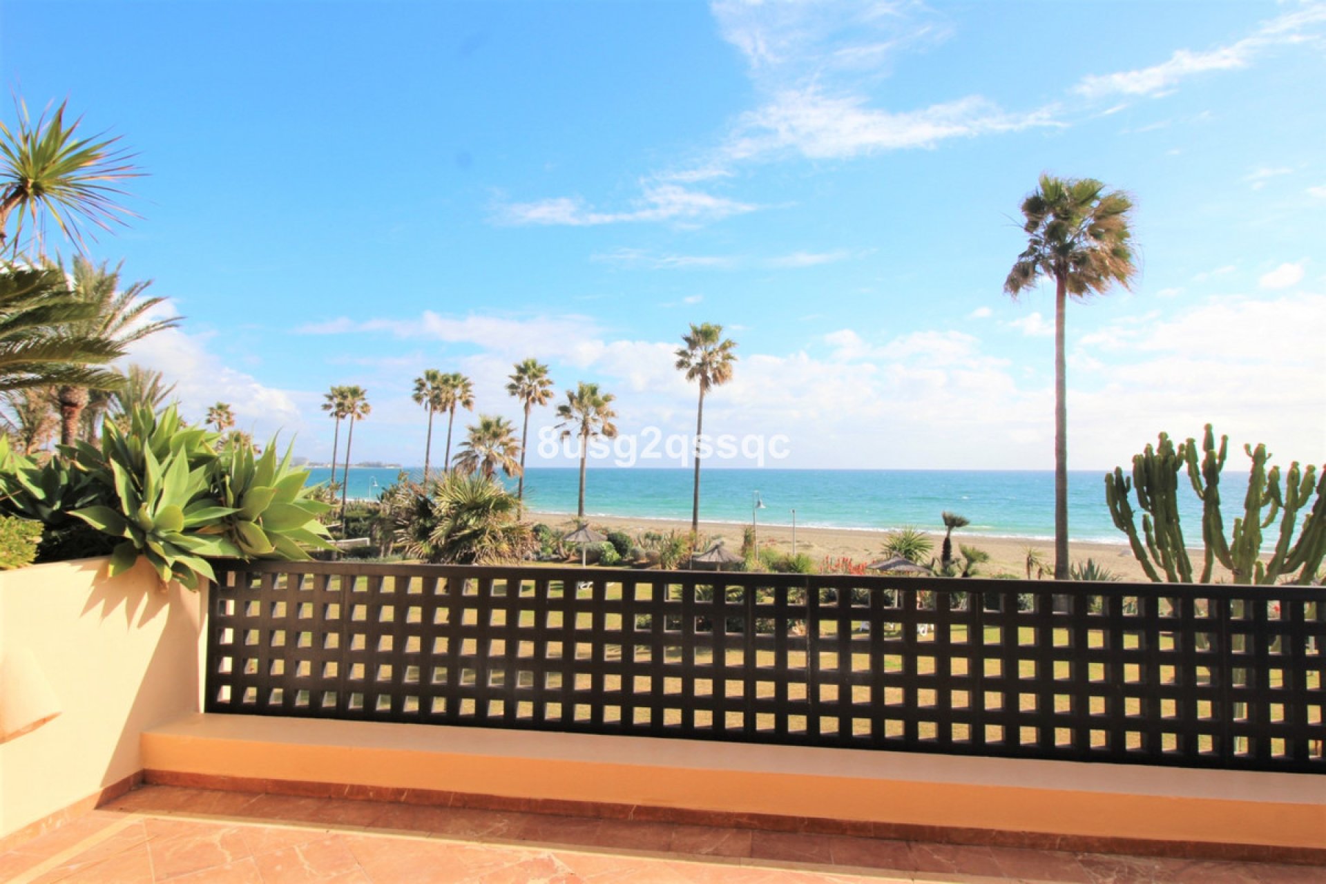 Resale - Apartment - Middle Floor Apartment - Estepona - Costalita