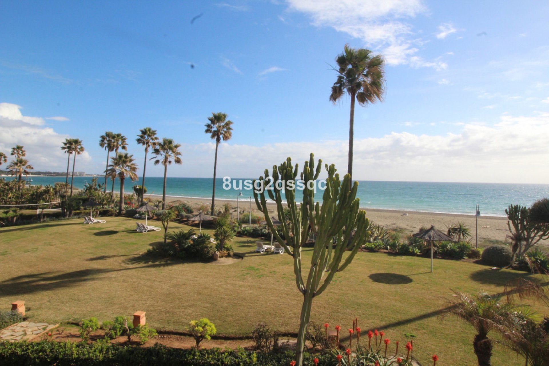 Resale - Apartment - Middle Floor Apartment - Estepona - Costalita