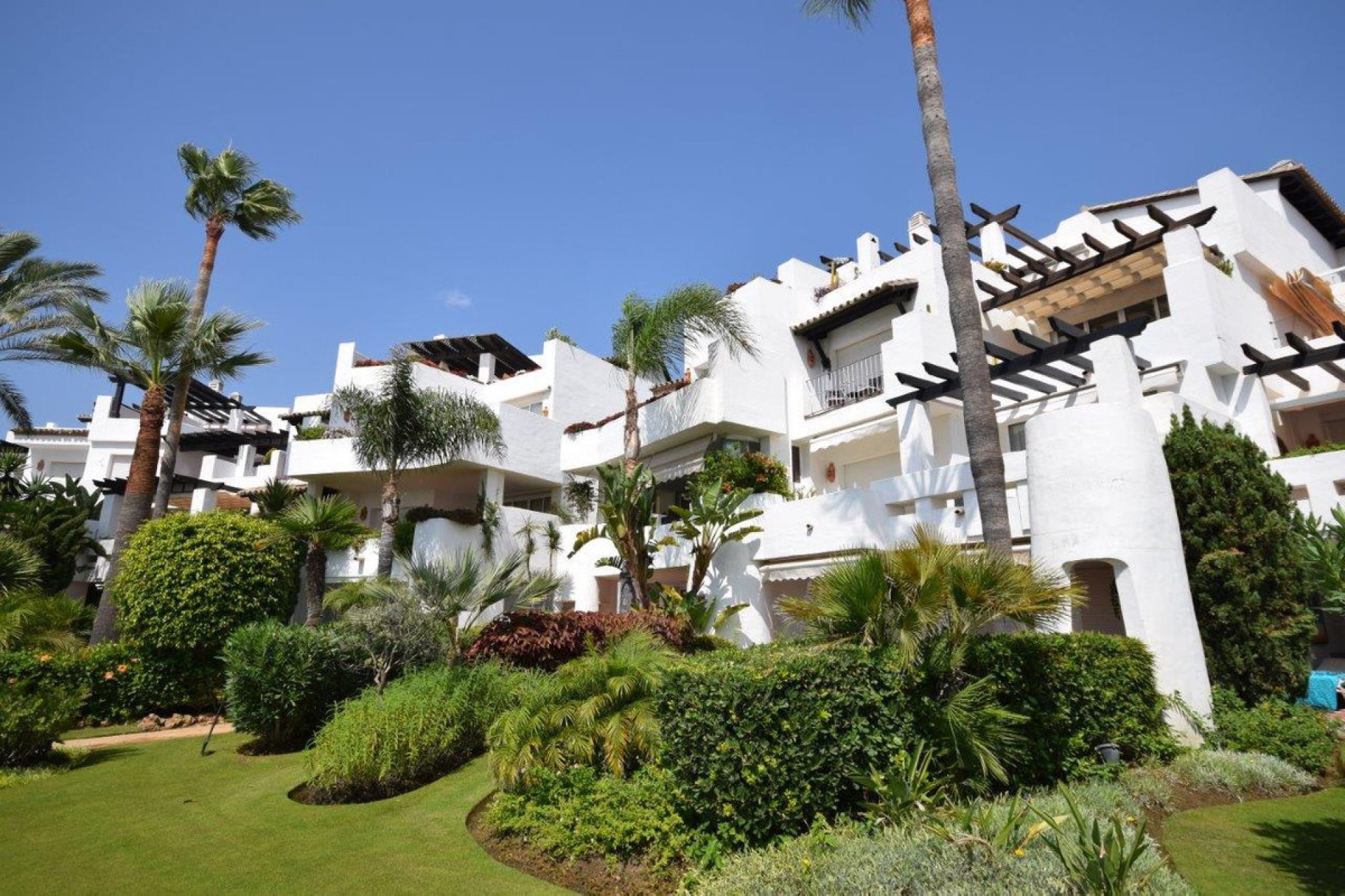 Resale - Apartment - Middle Floor Apartment - Estepona - Costalita