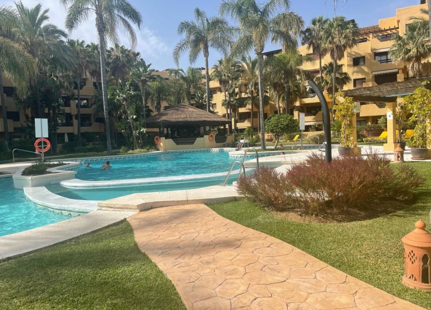 Resale - Apartment - Middle Floor Apartment - Estepona - Costalita