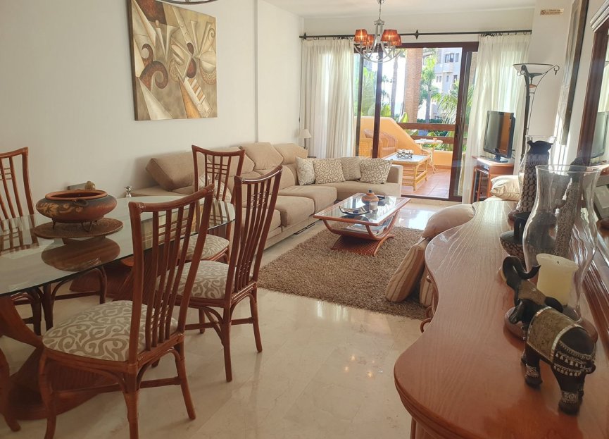 Resale - Apartment - Middle Floor Apartment - Estepona - Costalita