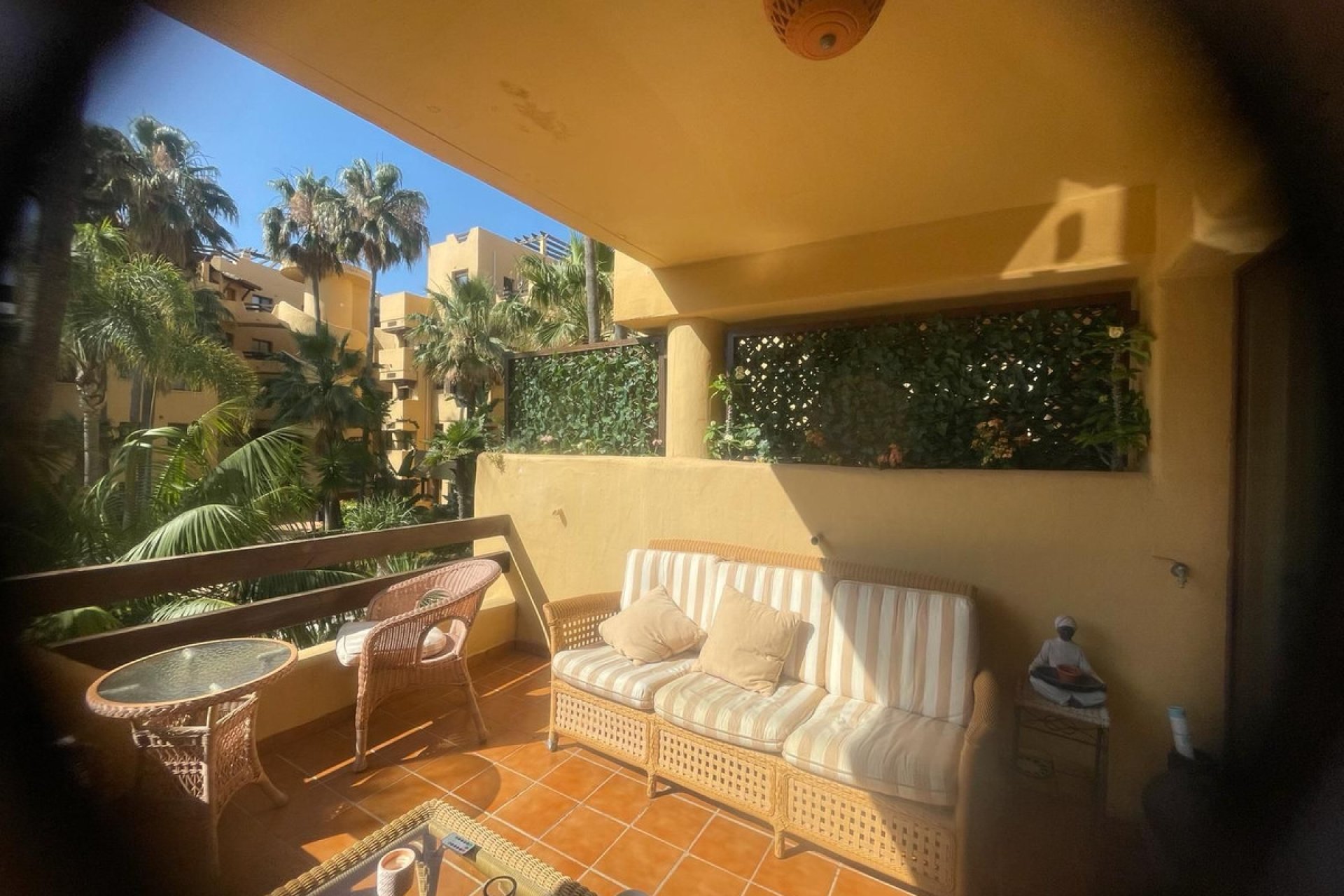 Resale - Apartment - Middle Floor Apartment - Estepona - Costalita