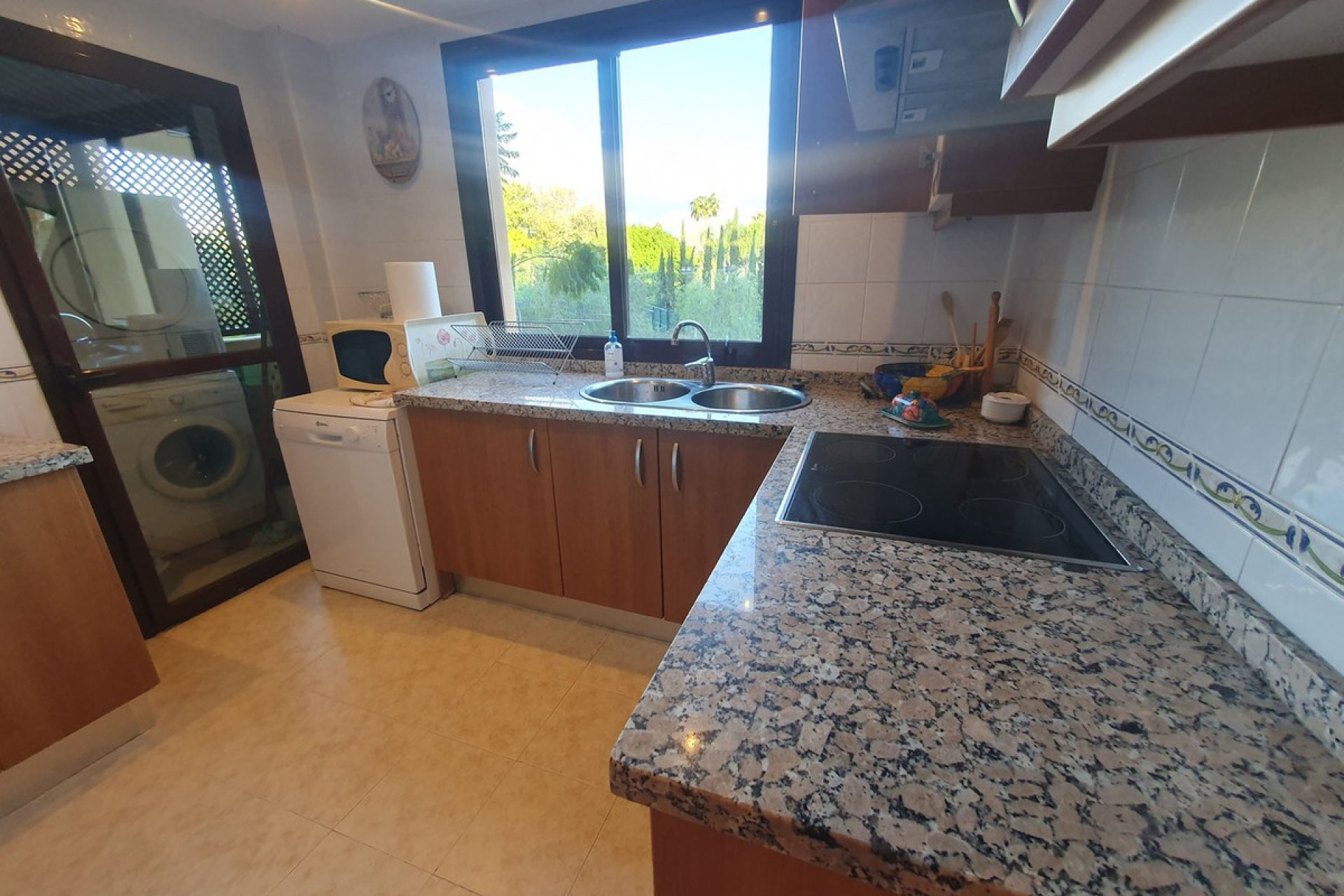 Resale - Apartment - Middle Floor Apartment - Estepona - Costalita