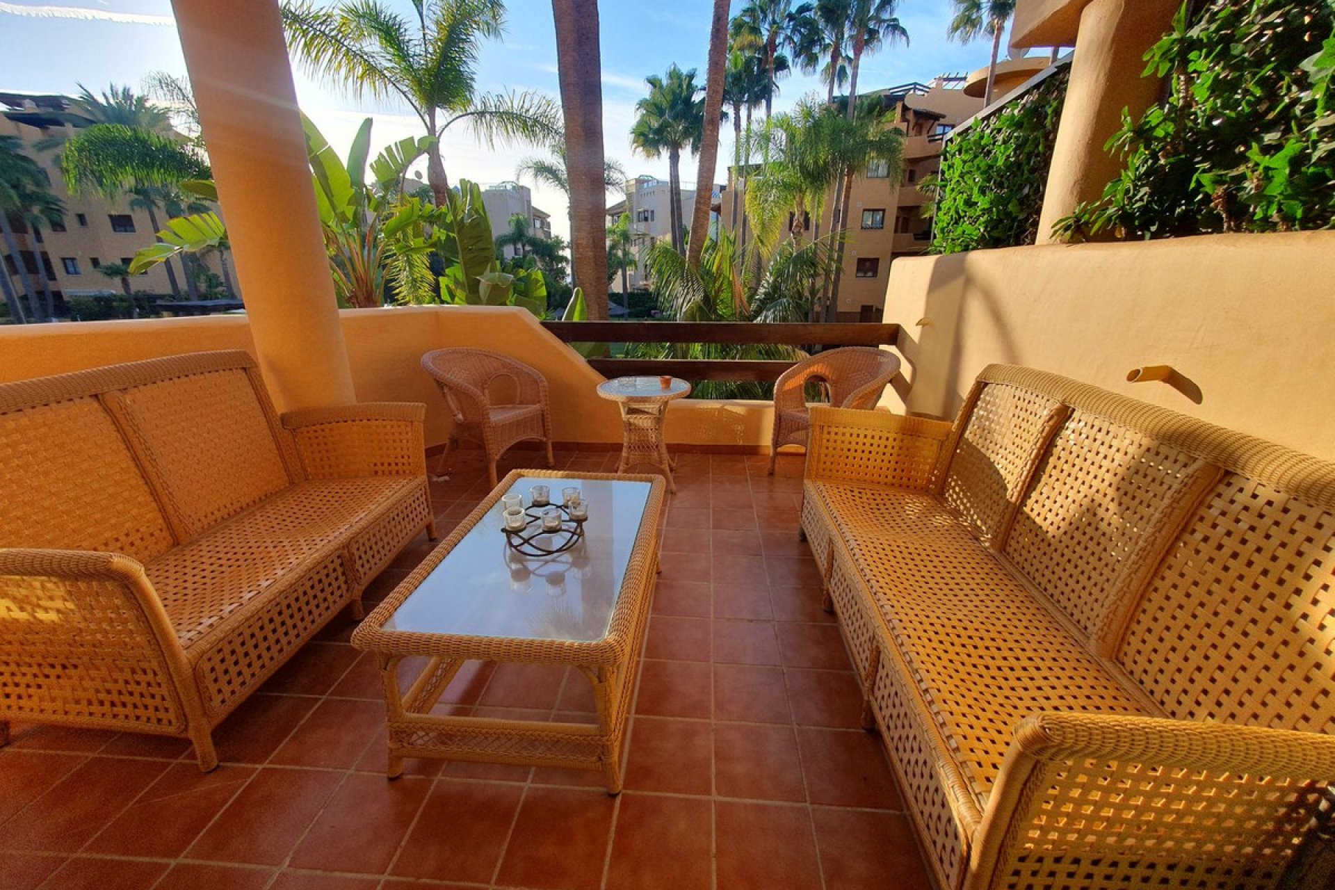 Resale - Apartment - Middle Floor Apartment - Estepona - Costalita