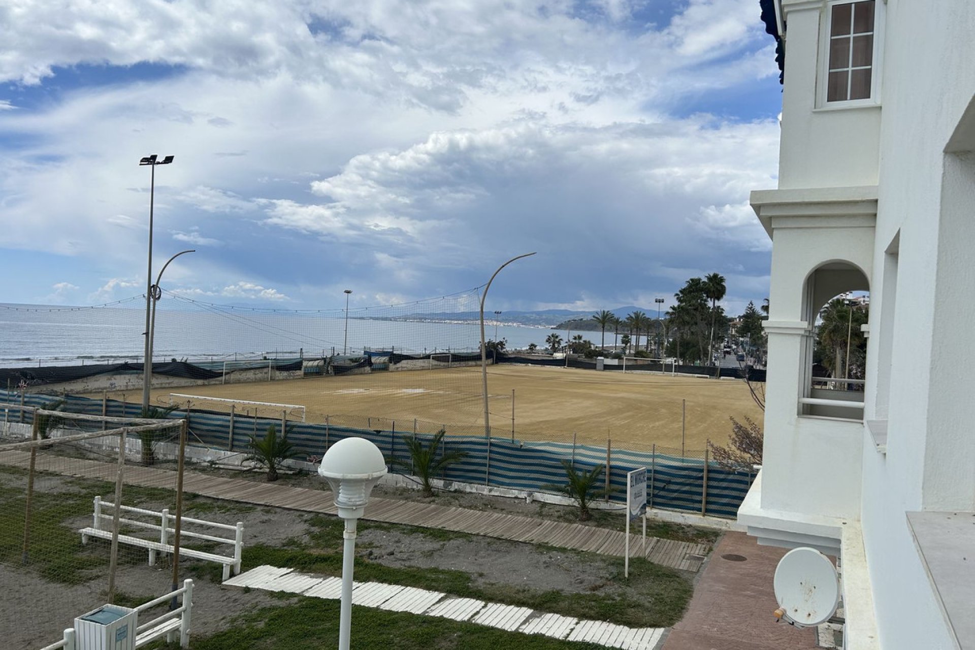 Resale - Apartment - Middle Floor Apartment - Estepona - El Morche
