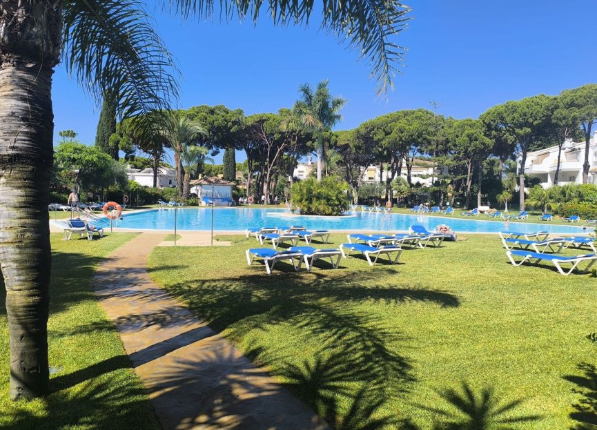 Resale - Apartment - Middle Floor Apartment - Estepona - El Presidente
