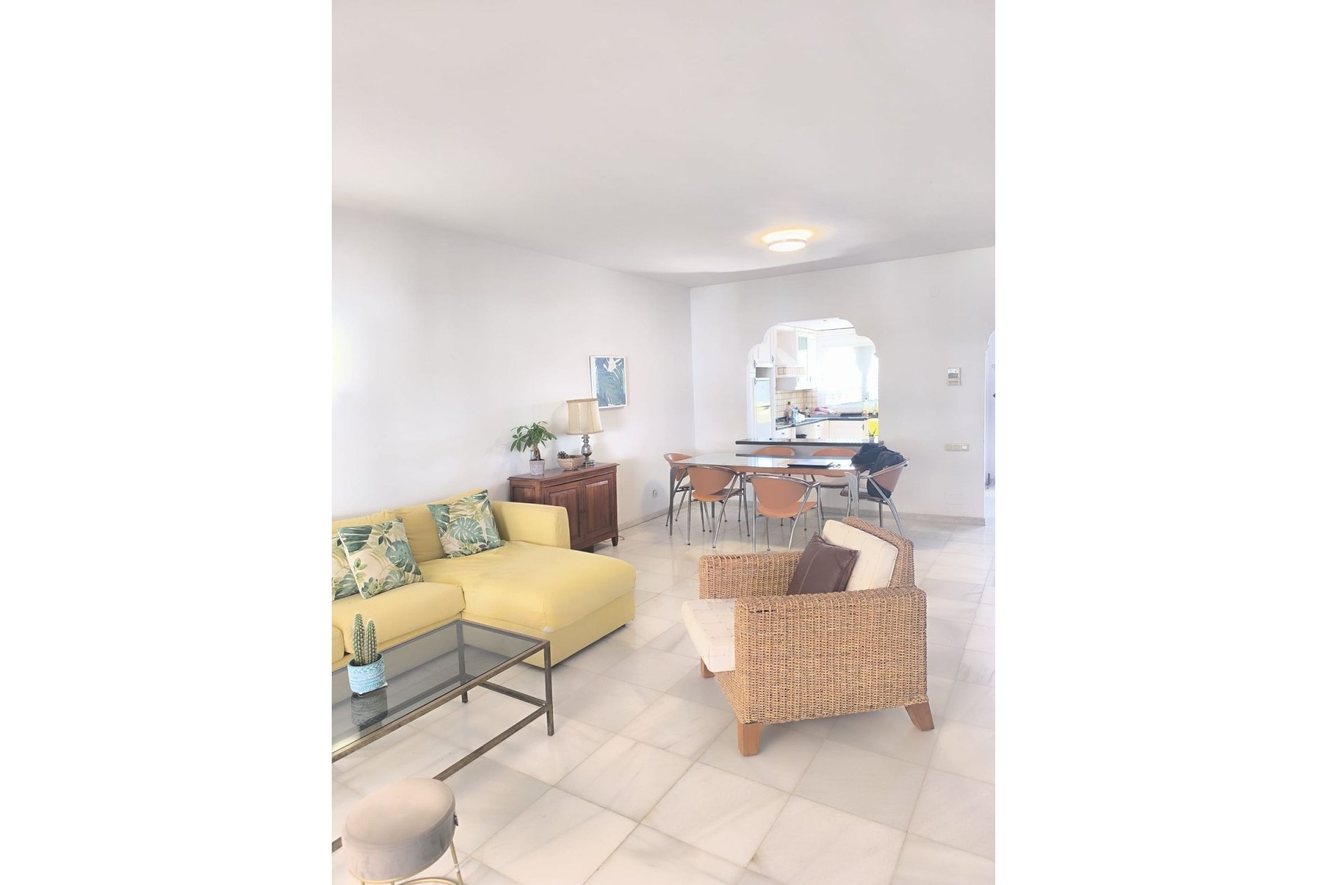 Resale - Apartment - Middle Floor Apartment - Estepona - El Presidente