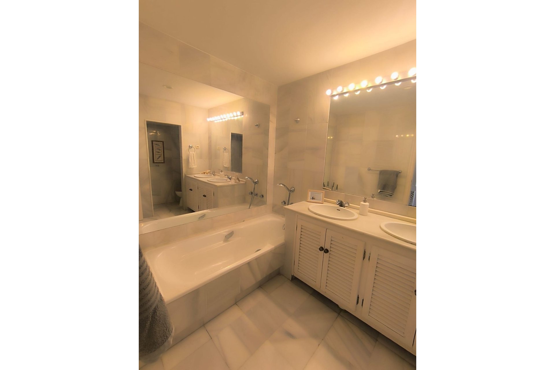 Resale - Apartment - Middle Floor Apartment - Estepona - El Presidente