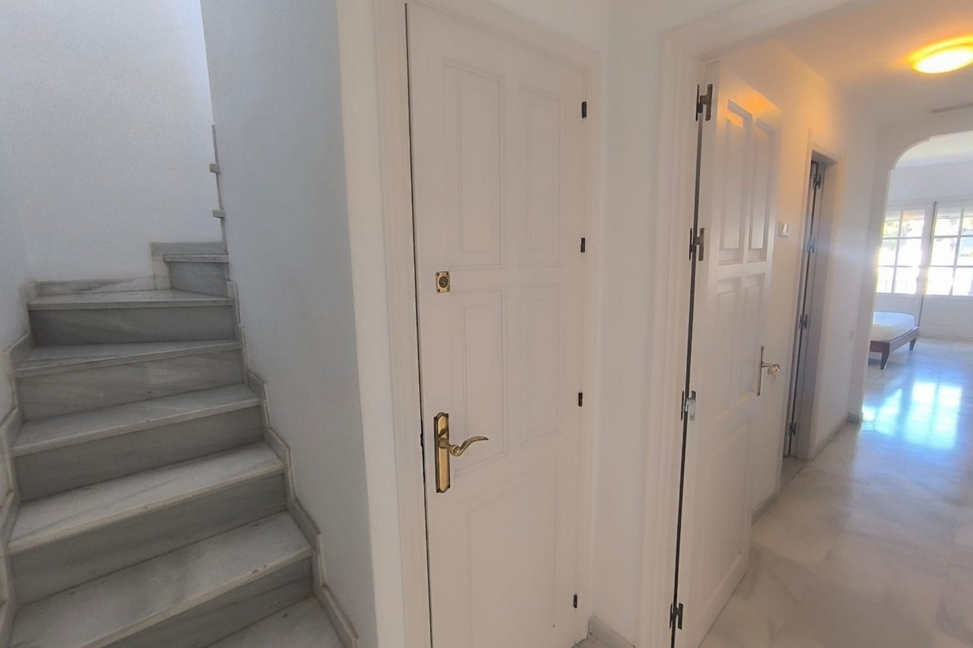 Resale - Apartment - Middle Floor Apartment - Estepona - El Presidente