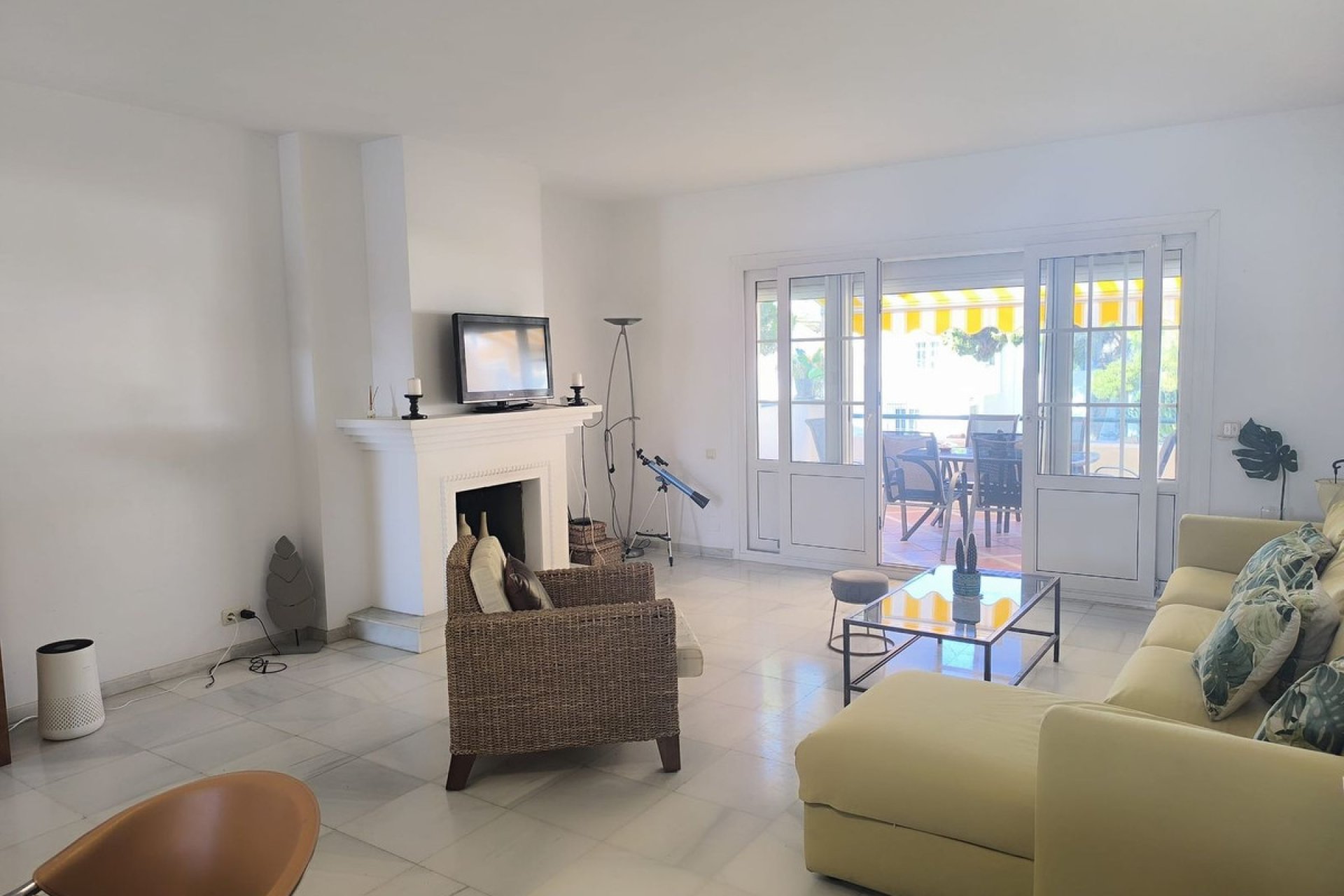 Resale - Apartment - Middle Floor Apartment - Estepona - El Presidente