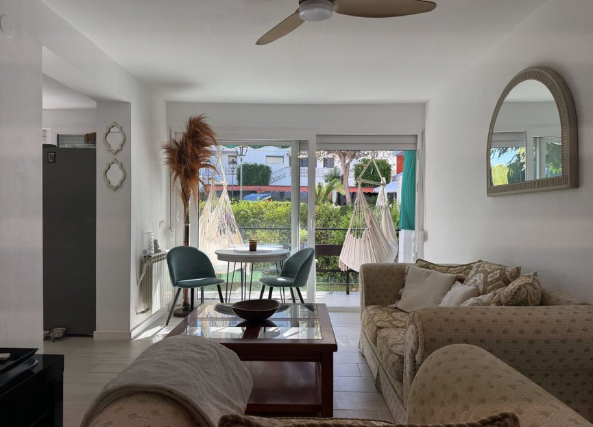 Resale - Apartment - Middle Floor Apartment - Estepona - Estepona Centro