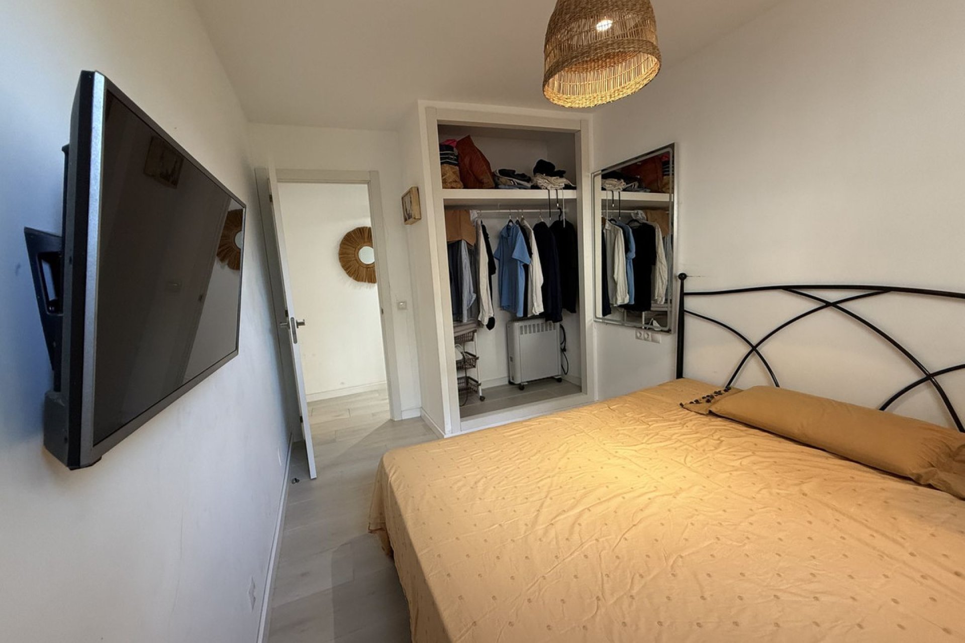 Resale - Apartment - Middle Floor Apartment - Estepona - Estepona Centro