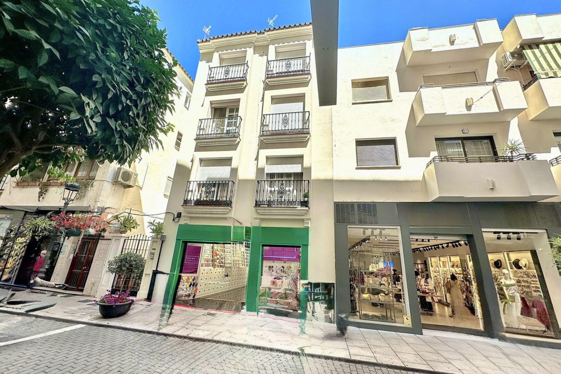 Resale - Apartment - Middle Floor Apartment - Estepona - Estepona Centro