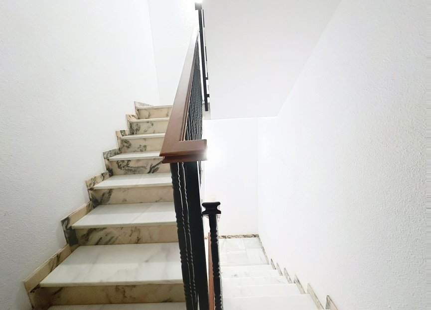 Resale - Apartment - Middle Floor Apartment - Estepona - Estepona Centro