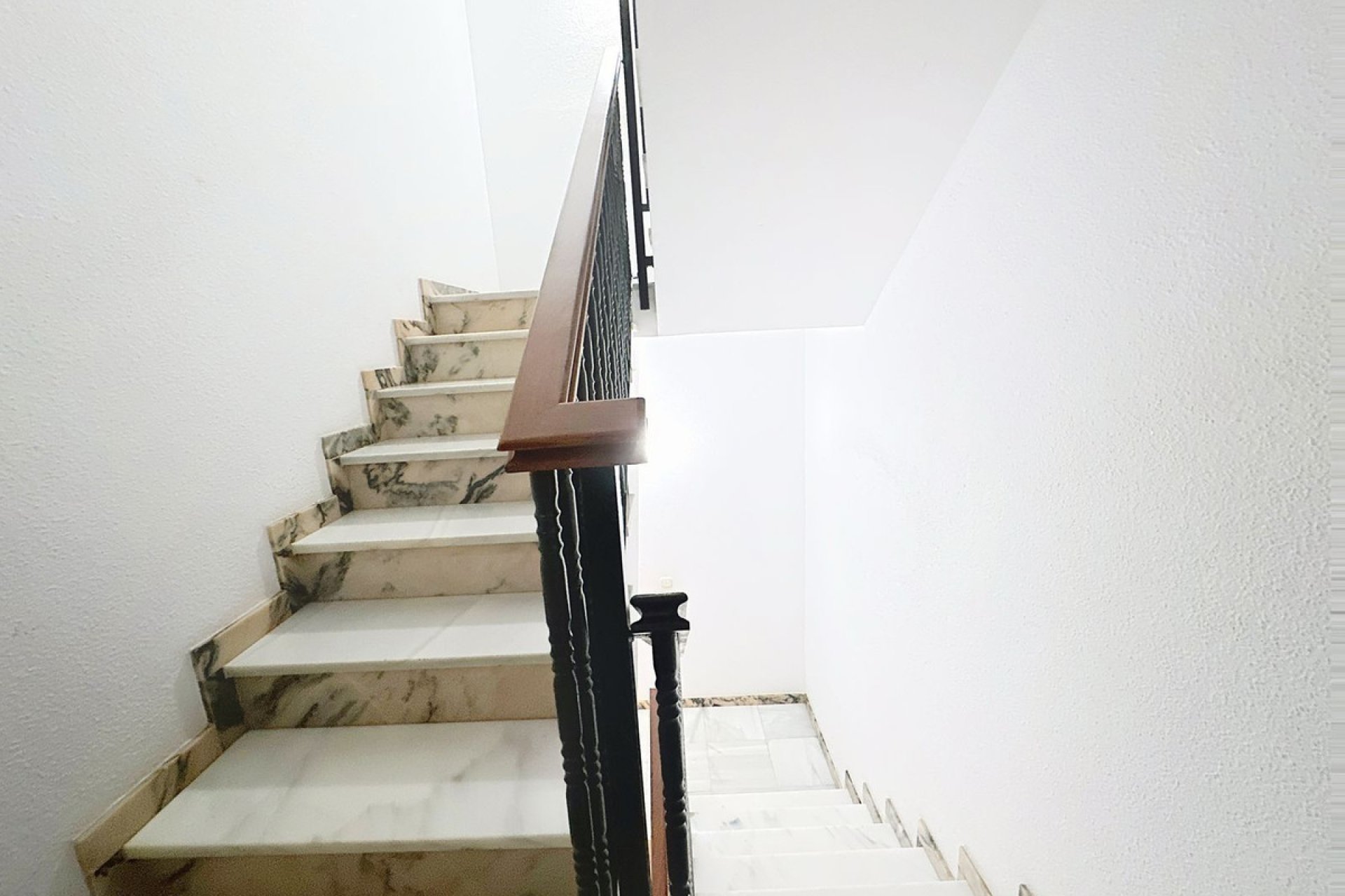 Resale - Apartment - Middle Floor Apartment - Estepona - Estepona Centro