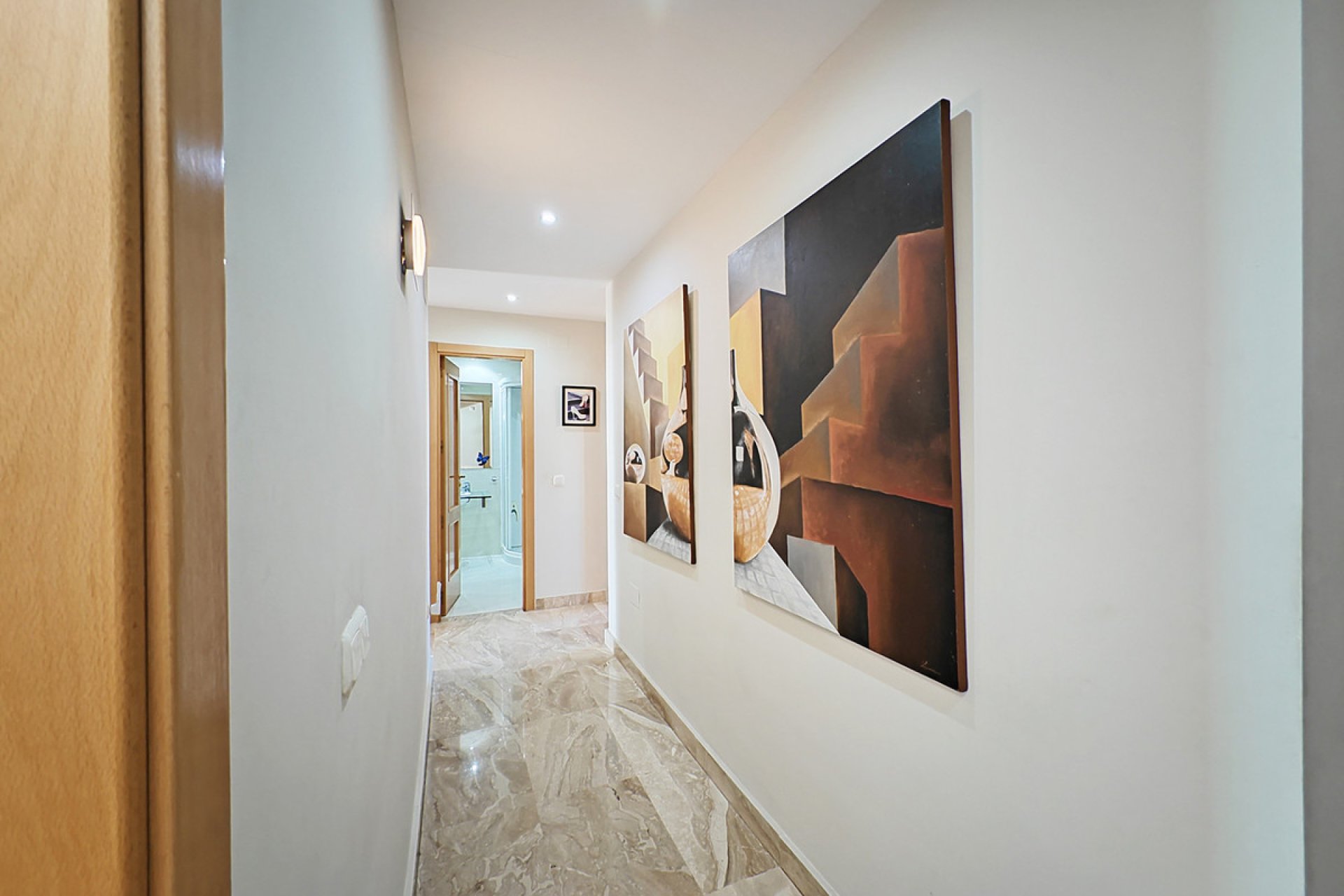 Resale - Apartment - Middle Floor Apartment - Estepona - Estepona Centro