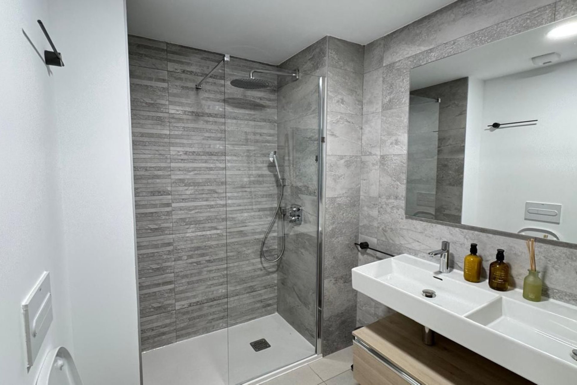 Resale - Apartment - Middle Floor Apartment - Estepona - Estepona Centro