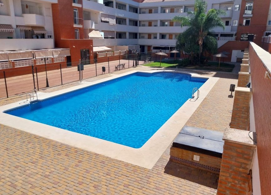Resale - Apartment - Middle Floor Apartment - Estepona - Estepona Centro