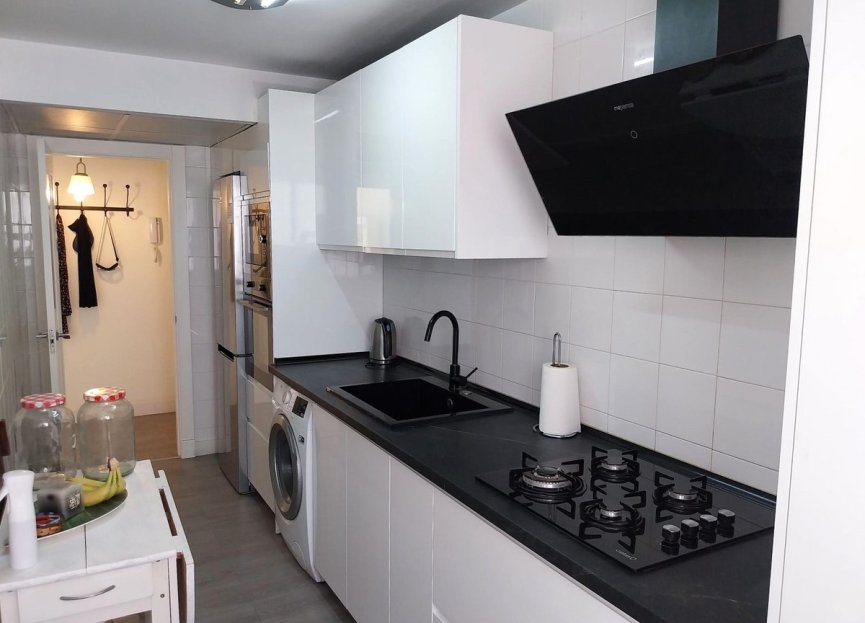 Resale - Apartment - Middle Floor Apartment - Estepona - Estepona Centro