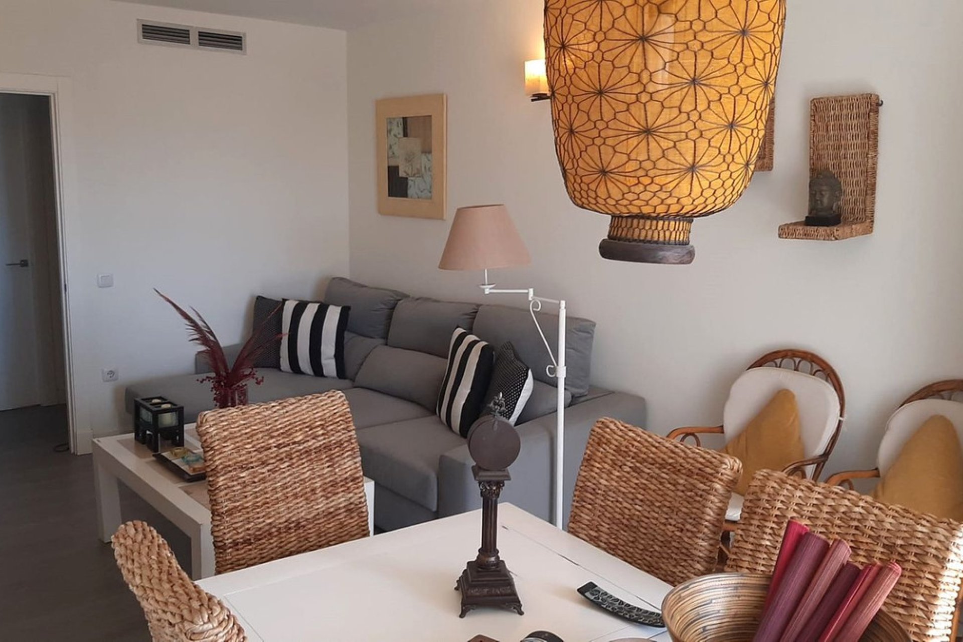 Resale - Apartment - Middle Floor Apartment - Estepona - Estepona Centro