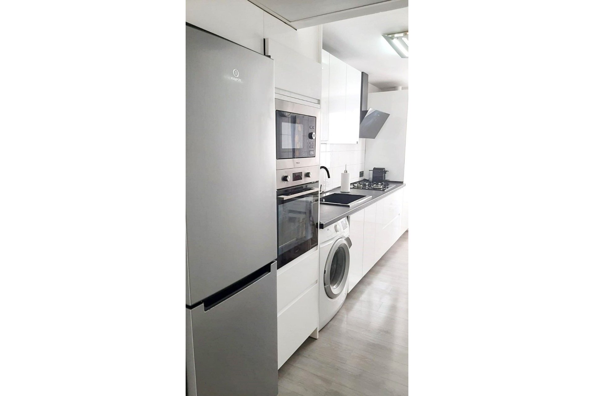 Resale - Apartment - Middle Floor Apartment - Estepona - Estepona Centro