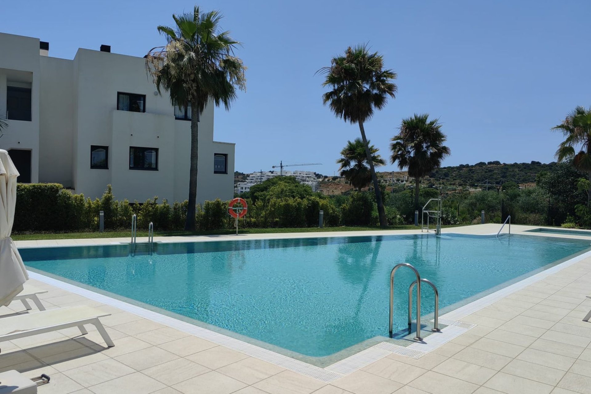 Resale - Apartment - Middle Floor Apartment - Estepona - Estepona Centro