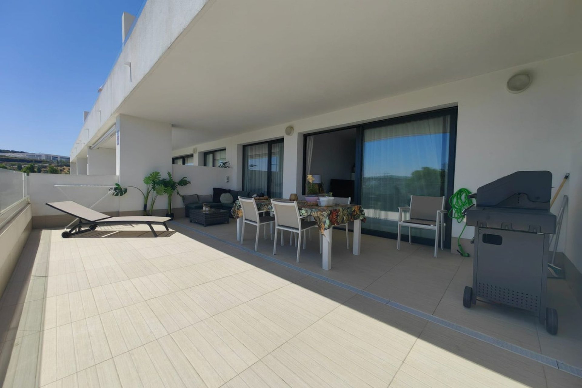 Resale - Apartment - Middle Floor Apartment - Estepona - Estepona Centro