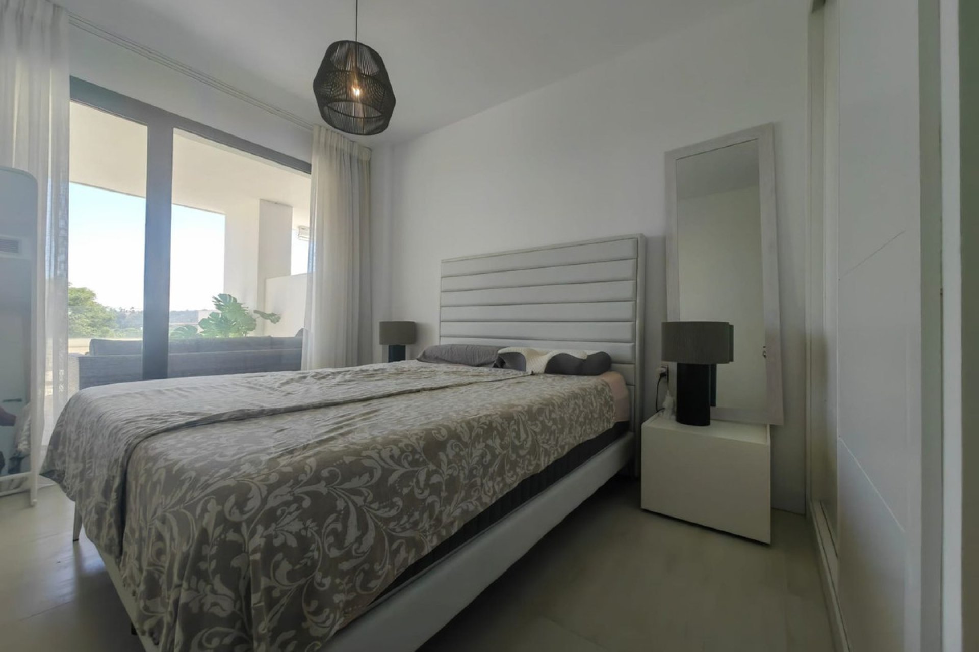 Resale - Apartment - Middle Floor Apartment - Estepona - Estepona Centro