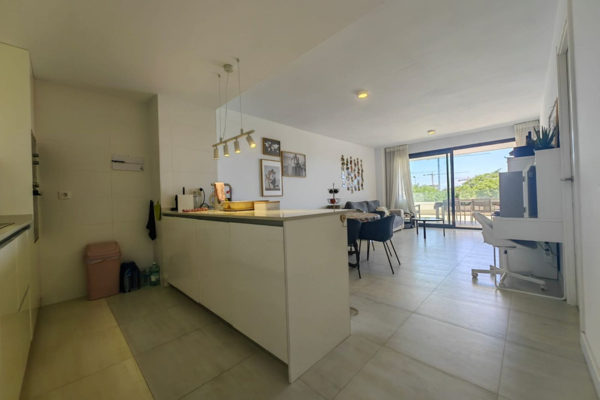 Resale - Apartment - Middle Floor Apartment - Estepona - Estepona Centro